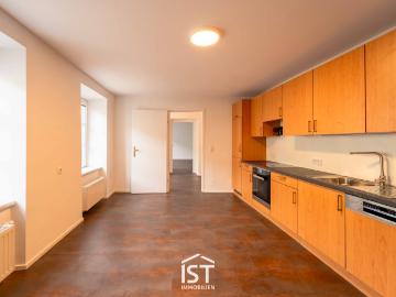 2 Zimmer Wohnung mit Balkon direkt am Stadtplatz
