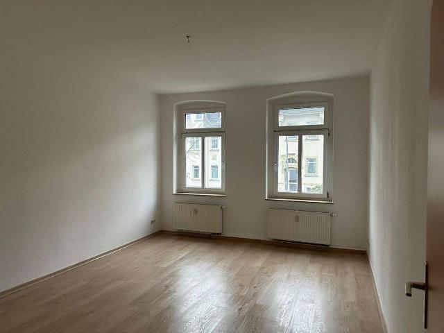 2 Zimmer Wohnung mit Balkon, EBK inkl. Spülmaschine, Bad mit Wanne und Dusche!