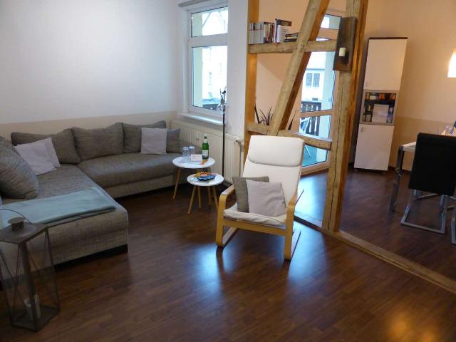 2 Zimmer Wohnung mit Balkon, Einbauküche in Jena Wenigenjena