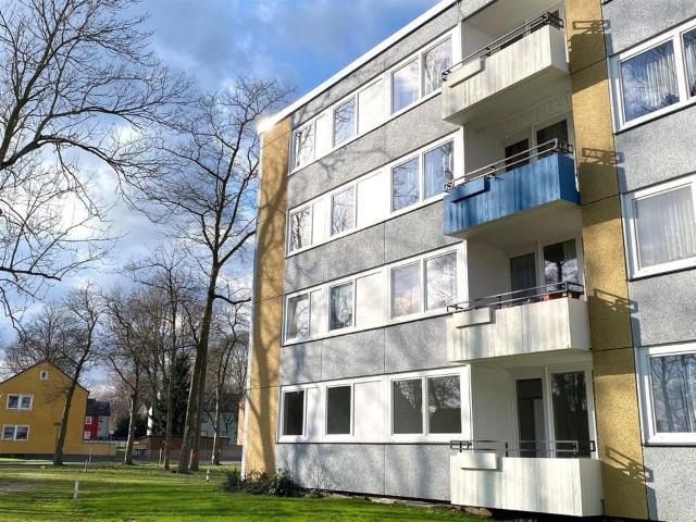 2 Zimmer Wohnung mit Balkon komplett renoviert