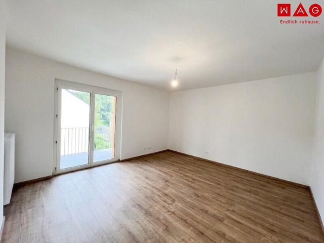 2 Zimmer Wohnung mit Balkon, Komplettsanierung