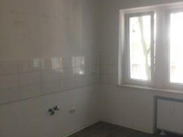2 Zimmer Wohnung mit Balkon in Sanierungsphase