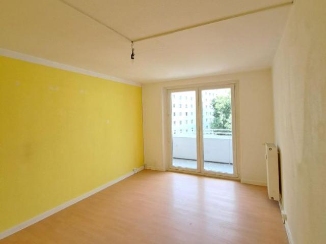 2 Zimmer Wohnung mit Balkon in ruhiger Lage in Lichtenberg zu vermieten!