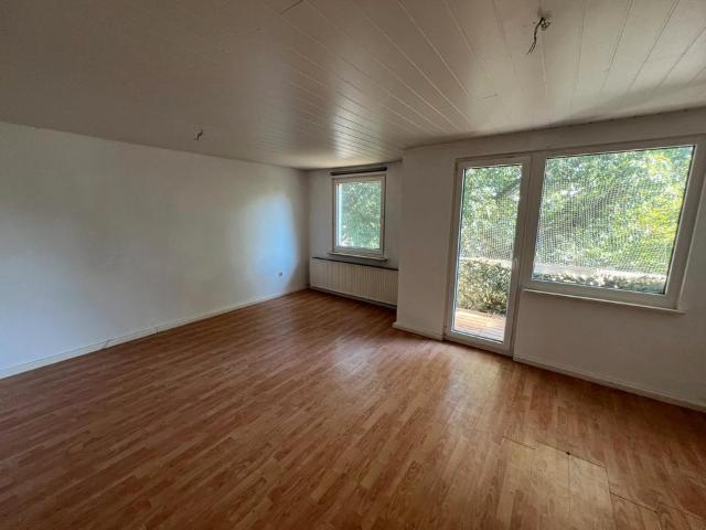 2 Zimmer Wohnung mit Balkon in ruhiger Lage – REWE und Kanal