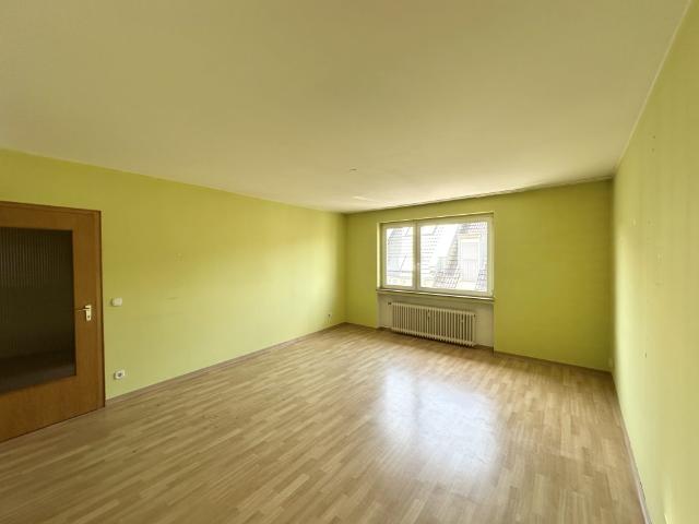 2 Zimmer Wohnung mit Balkon in verkehrsgünstiger Lage!