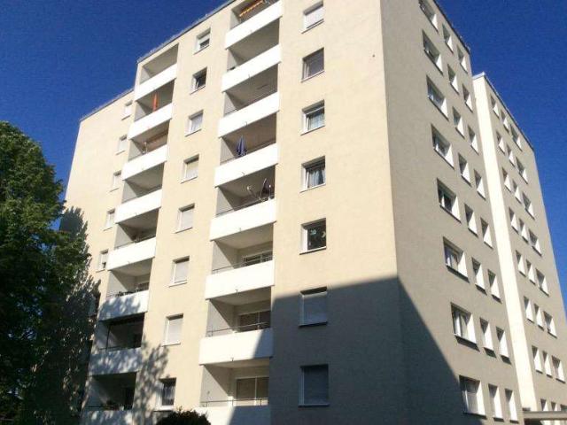 2 Zimmer Wohnung mit Balkon, Renovierung Böden, Decken, Wände erfolgt mieterseits