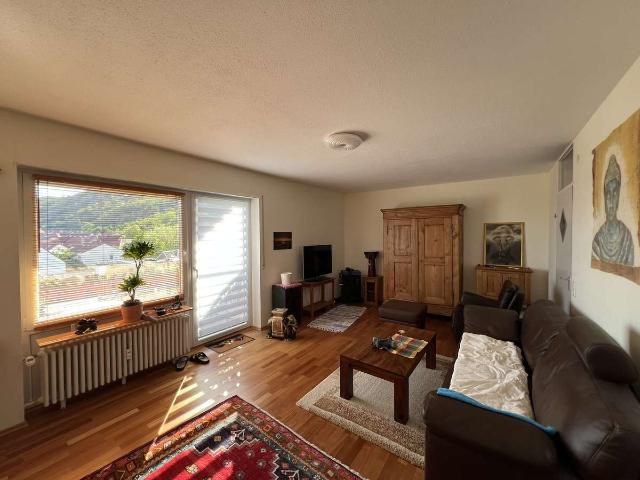 2 Zimmer Wohnung mit Balkon, Weitblick und Schwimmbad in Neustadt Haardt