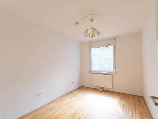 2 Zimmer Wohnung mit Balkon und Abstellraum im 3. Liftstock – Straßenbahnnähe