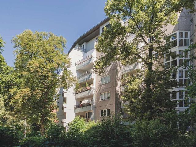 2 Zimmer Wohnung mit Balkon und eigenem Park in Lichterfelde West provisionsfrei