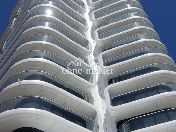 2 Zimmer Wohnung mit Balkon und Einbauküche in Grandtower, Frankfurt am Main