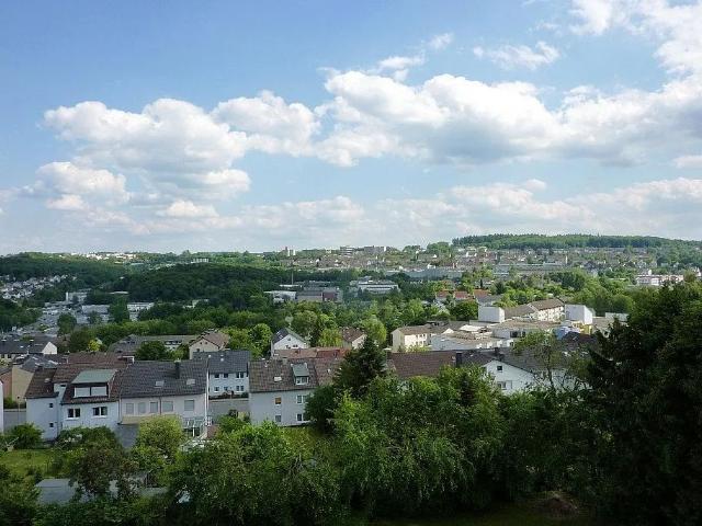 2 Zimmer Wohnung mit Balkon und Fernblick zu vermieten ! Aufzug vorhanden!