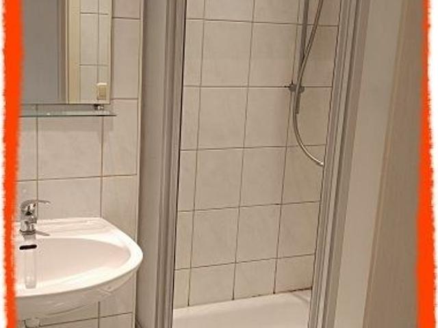 2 Zimmer Wohnung mit BALKON und LAMINAT zu vermieten!