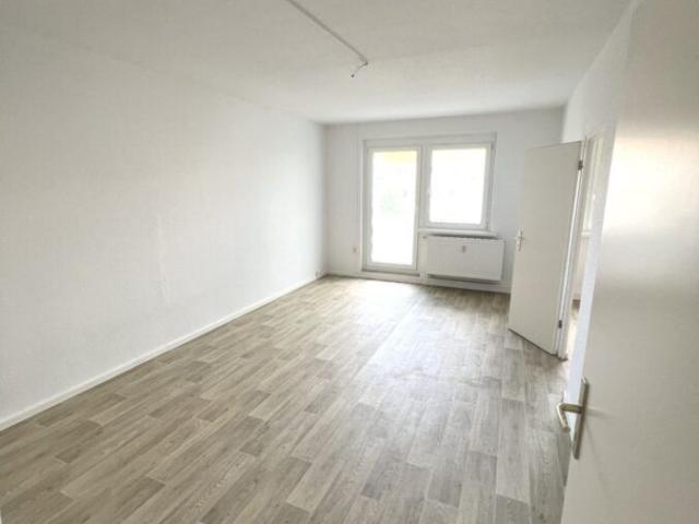 2 Zimmer Wohnung mit Balkon und Teleheizung in Borna