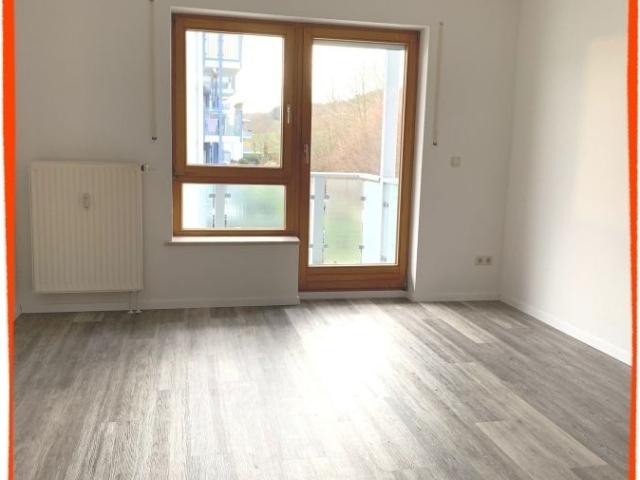 2 Zimmer Wohnung mit BALKON und Tiefgaragen PKW Stellplatz optional möbliert in beliebtester Lage Zwickaus zu vermieten!