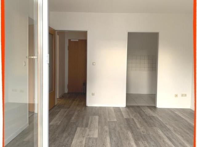 2 Zimmer Wohnung mit BALKON und Tiefgaragen PKW Stellplatz optional möbliert in beliebtester Lage Zwickaus zu vermieten!