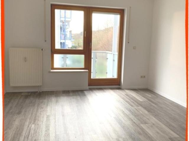 2 Zimmer Wohnung mit BALKON und Tiefgaragen PKW Stellplatz optional möbliert in beliebtester Lage Zwickaus zu vermieten!