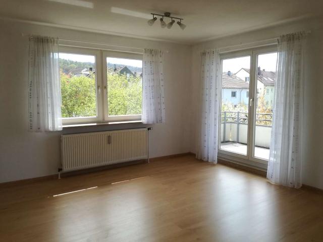 2 Zimmer Wohnung mit Balkon und Tiefgaragen Stellplatz