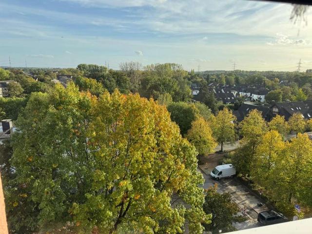 2 Zimmer Wohnung mit Blick über Dächer und Bäume