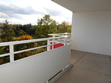 2 Zimmer Wohnung mit Duschwanne, Aufzug ebenerdig.