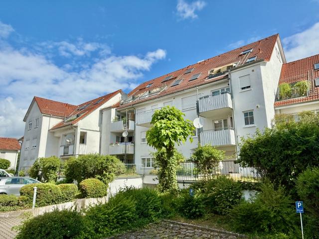 2 Zimmer Wohnung mit EBK & PKW STP
