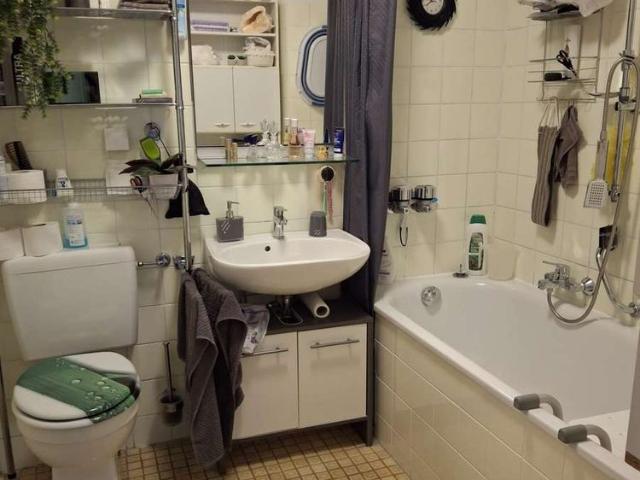 2 Zimmer Wohnung mit Einbauküche und Balkon in KL Ost