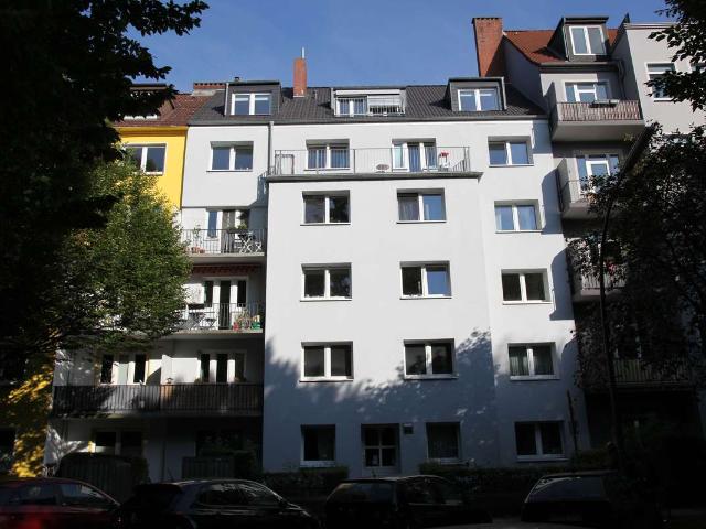 2 Zimmer Wohnung mit Einbauküche am ruhigen Biedermannplatz – grün und trotzdem zentral