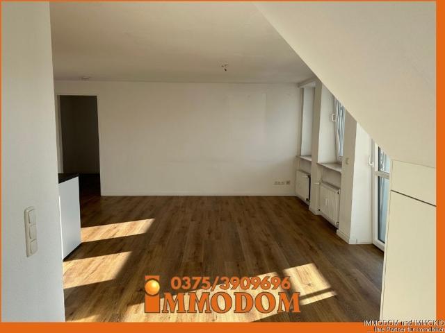 2 Zimmer Wohnung mit Einbauküche, Balkon und Personenaufzug mitten in Zwickau, zu vermieten!