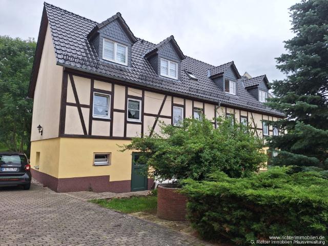 2 Zimmer Wohnung mit Einbauküche in ruhige Wohnlage in einem Dreiseitenhof in Hirschfeld Reinsberg