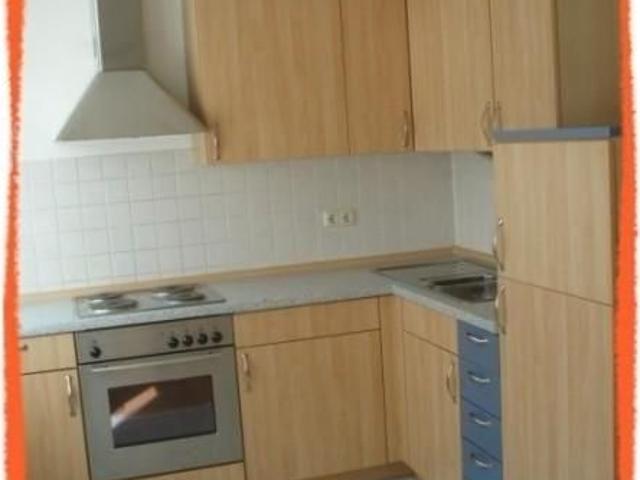 2 Zimmer Wohnung mit EINBAUKÜCHE, Personenaufzug ins 3.OG und Gast WC zu vermieten!