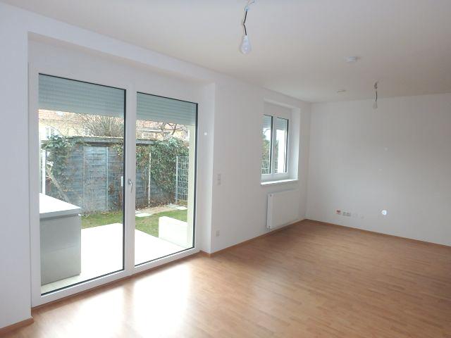 2 Zimmer Wohnung mit eigenem Garten, Terrasse und Parkplatz