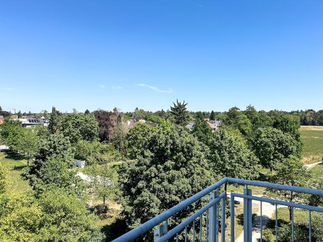 2‑Zimmer‑Wohnung mit großem Balkon und Blick ins Grüne