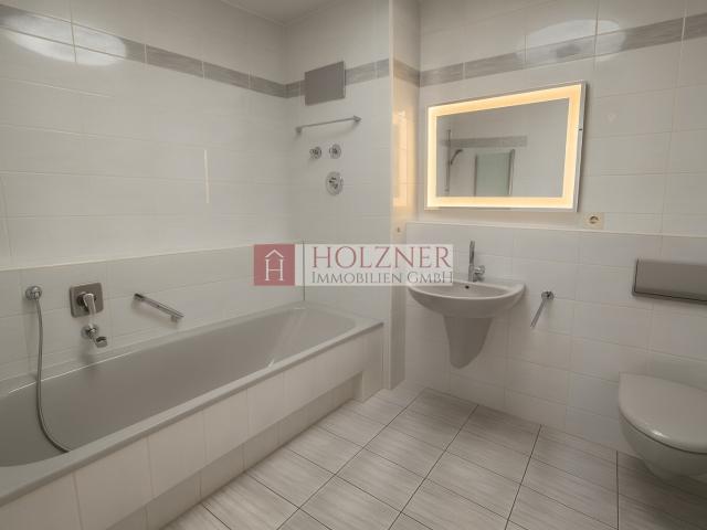 2 Zimmer Wohnung mit großem Balkon und Tiefgaragenstellplatz in Landshut