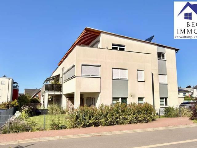 2 Zimmer Wohnung mit großer Terrasse und toller EBK