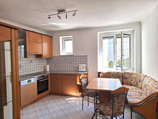 2 Zimmer Wohnung mit großer Wohnküche auf 67 m² und großer Loggia RBG 1971