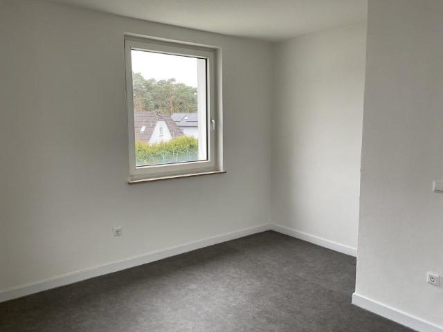 2 Zimmer Wohnung mit großzügiger Küche in gepflegter Grünanlage