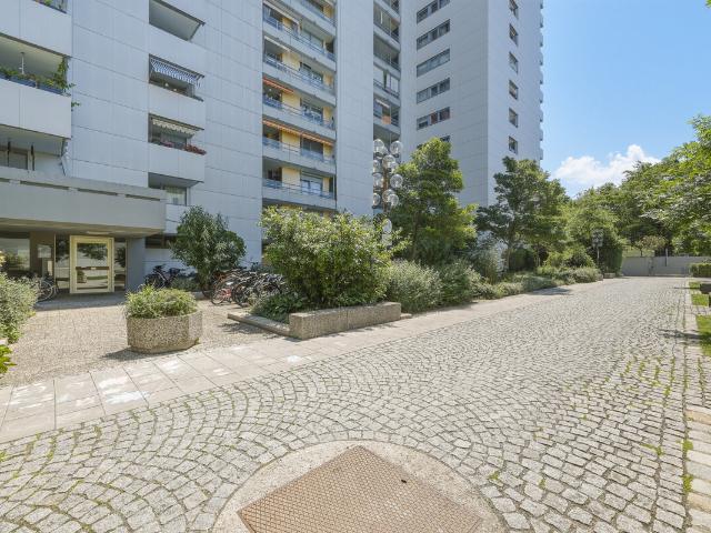 2 Zimmer Wohnung mit Hallenbad und Gemeinschaftsdachterrasse