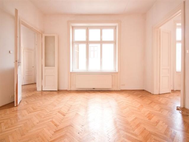 2 Zimmer Wohnung mit herrlichem Altbau Flair | TOP Lage | Balkonanbau möglich