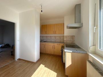 2 ZIMMER WOHNUNG MIT KÜCHE, BALKON UND PARKPLATZ IN SCHWERTBERG