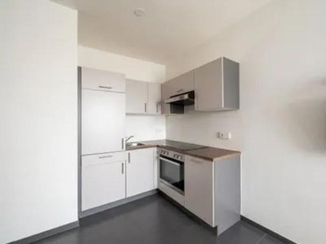 2 Zimmer Wohnung mit Kühlung bei U3 Hütteldorfer Str. / 10A Bus und Straßenbahnen 10, 46, 49, 52!