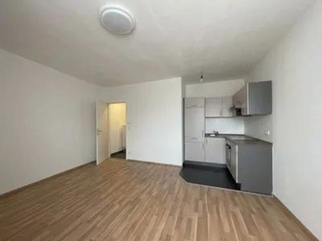 2 Zimmer Wohnung mit Kühlung bei U3 Hütteldorfer Str. / 10A Bus und Straßenbahnen 10, 46, 49, 52!