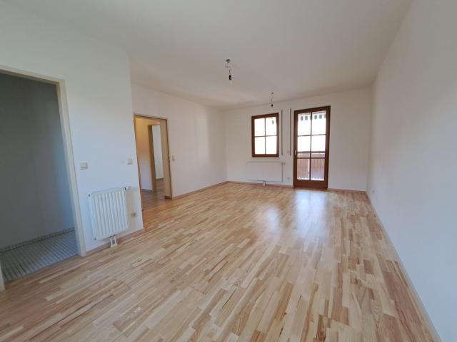 2 Zimmer Wohnung mit Loggia!