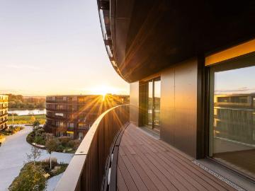 2 Zimmer Wohnung mit Loggia am Elbufer – Marina Garden