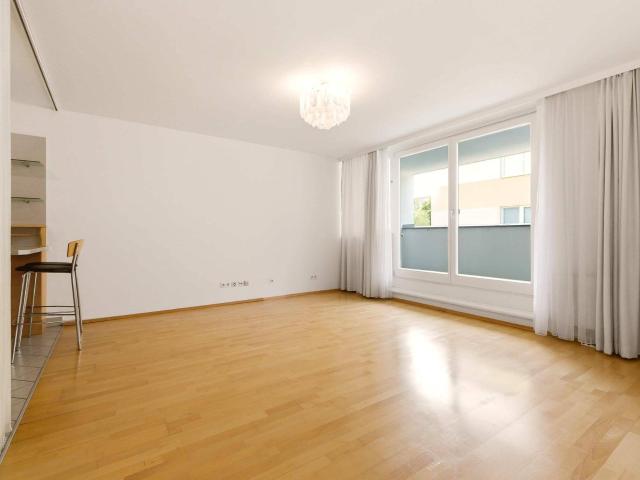 2 Zimmer Wohnung mit Loggia in Hetzendorf – Garagenstellplatz inklusive