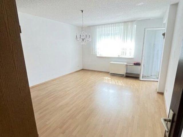 2 Zimmer Wohnung mit Loggia, Lift und Parkplatz
