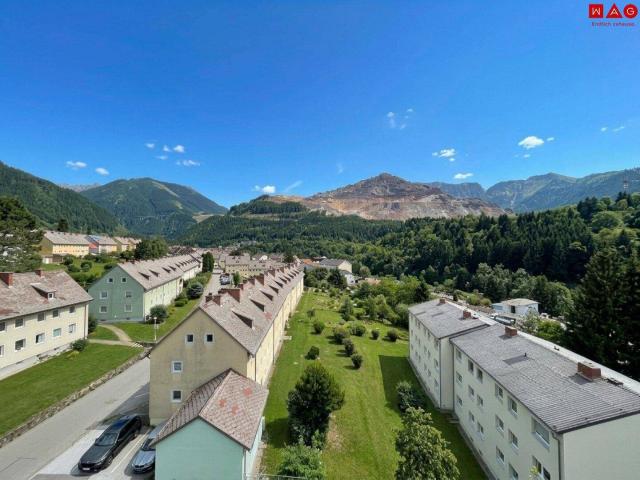 2 Zimmer Wohnung mit Loggia, Lift und Parkplatz