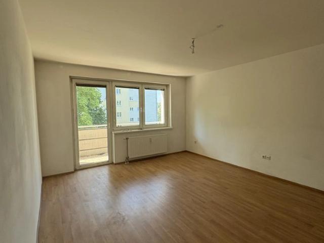 2 Zimmer Wohnung mit Loggia, Top 8