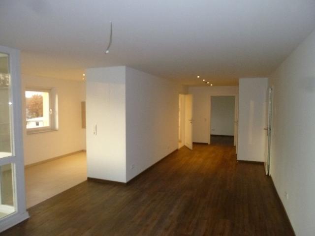 2 Zimmer Wohnung mit moderner Raumaufteilung und Design Bodenbelag
