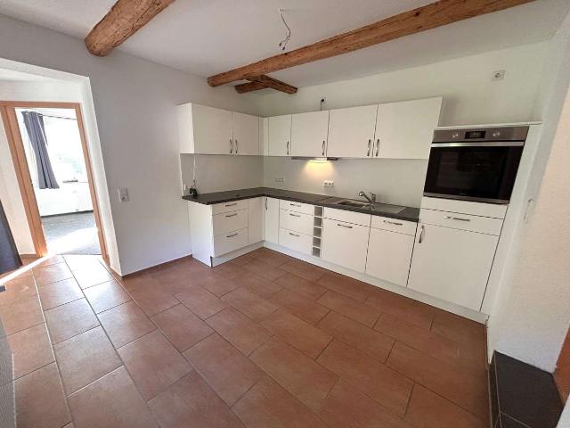2 Zimmer Wohnung mit offener Wohnküche & Einbauküche