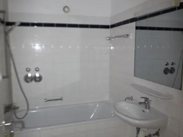 2 Zimmer Wohnung mit Parkett und Balkon in der Schelfstadt zu mieten!