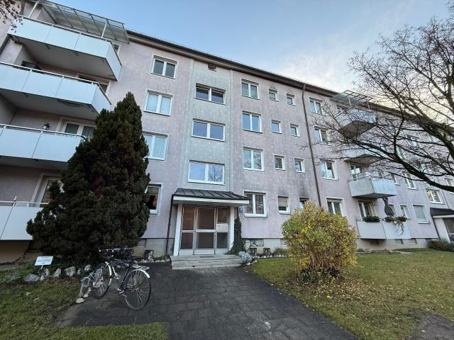 2 Zimmer Wohnung mit renoviertem Boden und Blick ins Grüne in München – Sintpertstraße